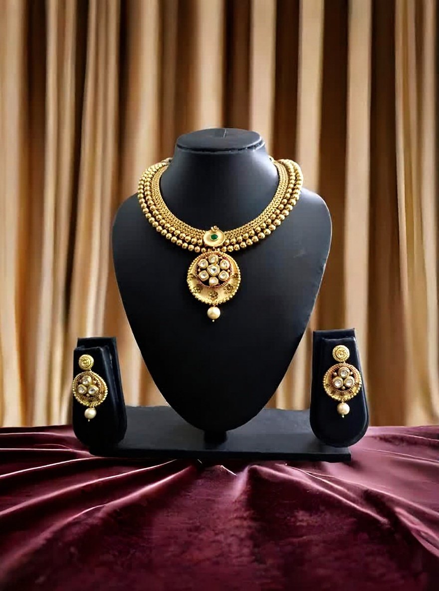 Kanhaverse Royal Kundan Antique Gold Necklace Set Kanhaverse Royal Kundan Antique Gold Necklace Set